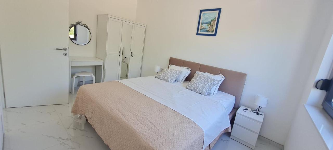 Apartmani Mariosa เวอร์บนิค ภายนอก รูปภาพ
