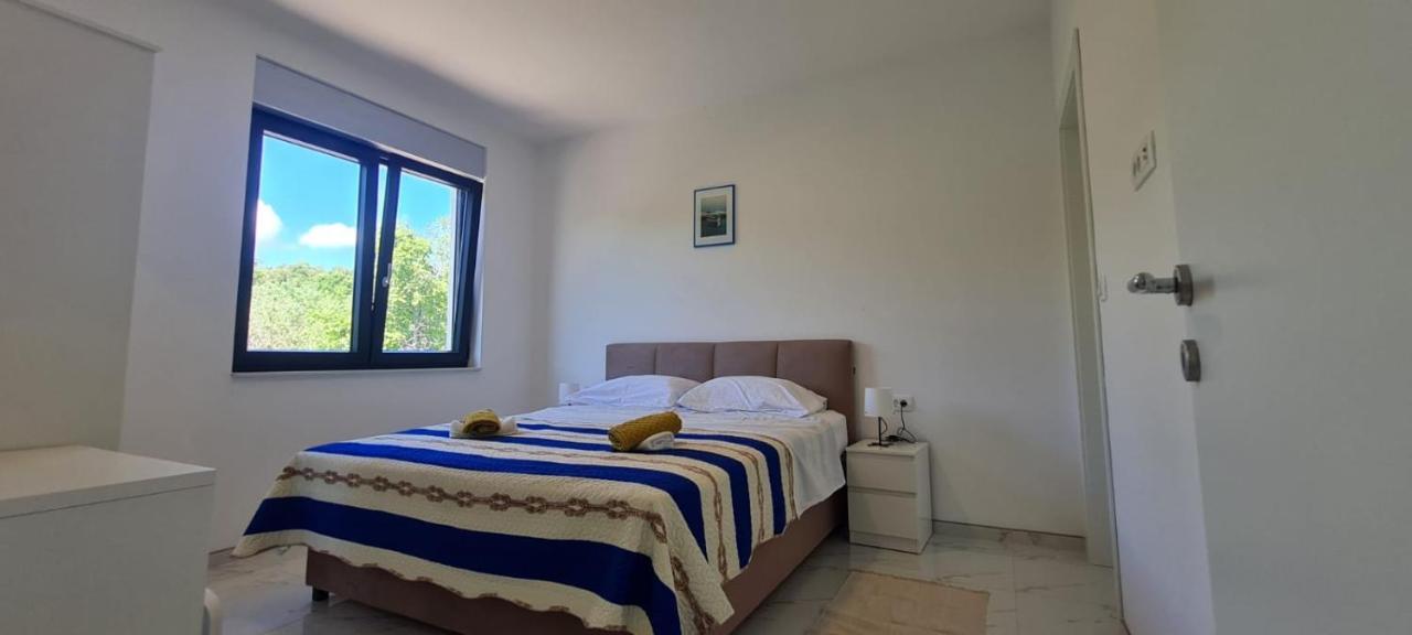 Apartmani Mariosa เวอร์บนิค ภายนอก รูปภาพ